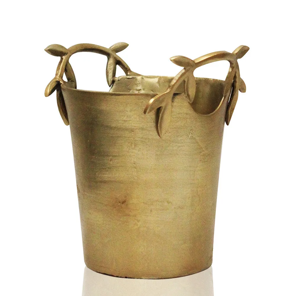 Bucket with Handle